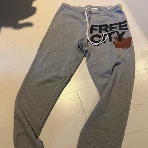 Free city sweats gray